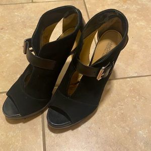 Michael Kors size 6.5. Cut out Booties